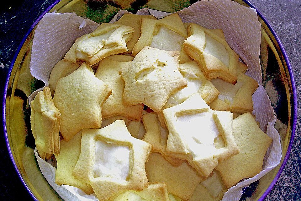 Mürbeteigplätzchen mit Frischkäsecreme