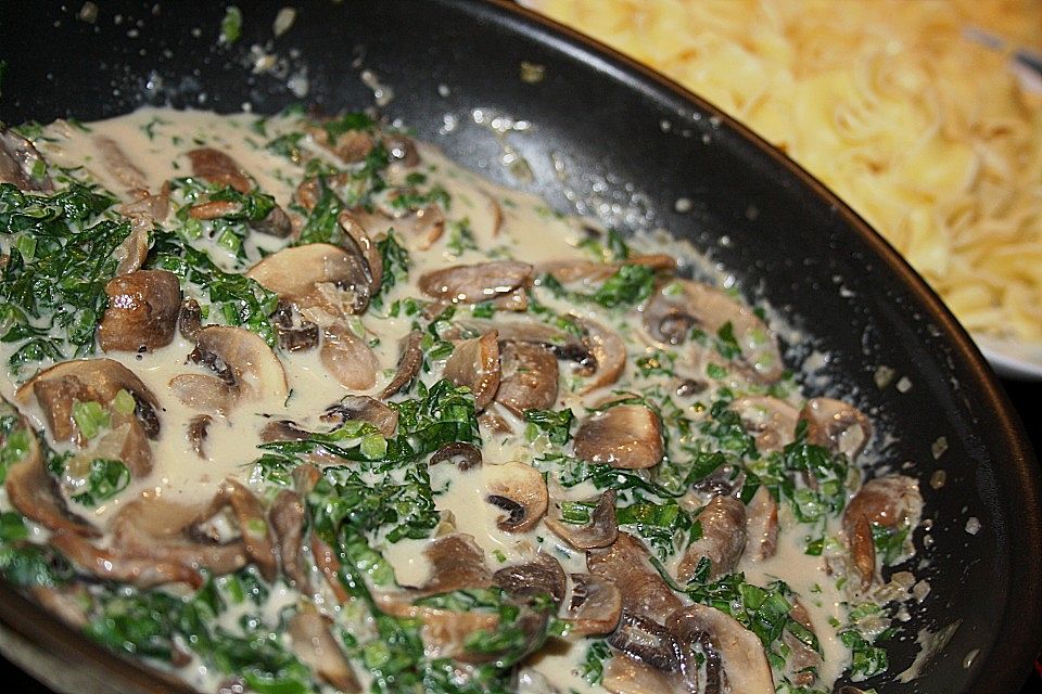 Champignon - Bärlauch - Pfanne mit Bandnudeln