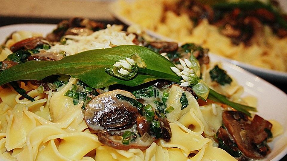 Champignon - Bärlauch - Pfanne mit Bandnudeln von Salt| Chefkoch