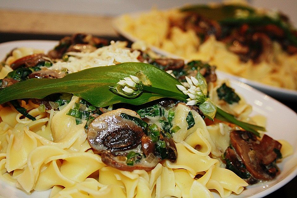 Champignon - Bärlauch - Pfanne mit Bandnudeln