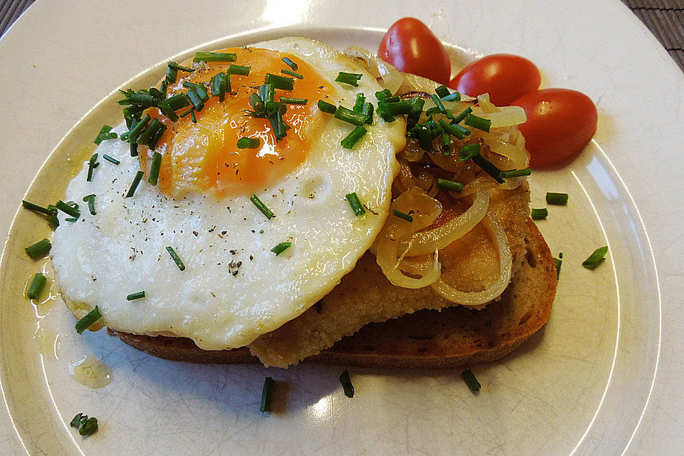 Axels Schnitzel mit Zwiebel und Spiegelei