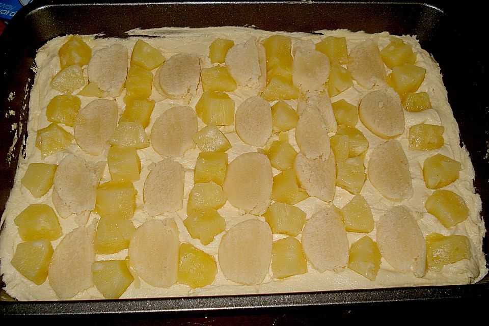 Ananas - Marzipan - Kuchen mit Schokostreuseln