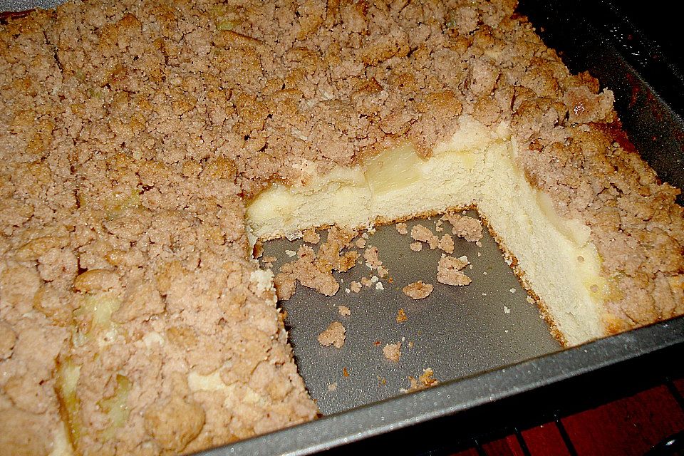 Ananas - Marzipan - Kuchen mit Schokostreuseln