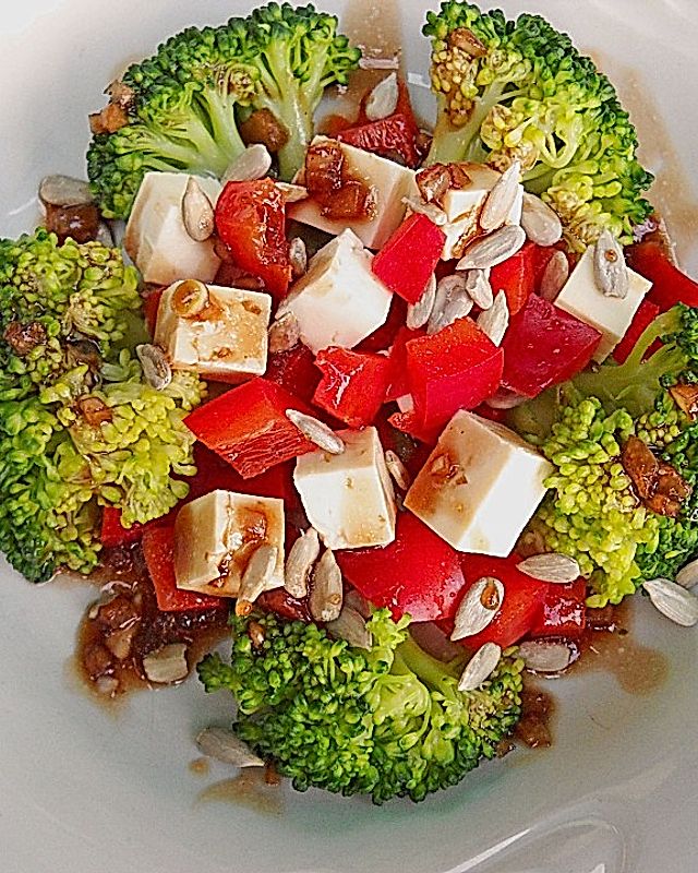 Brokkoli - Salat mit Schafskäse