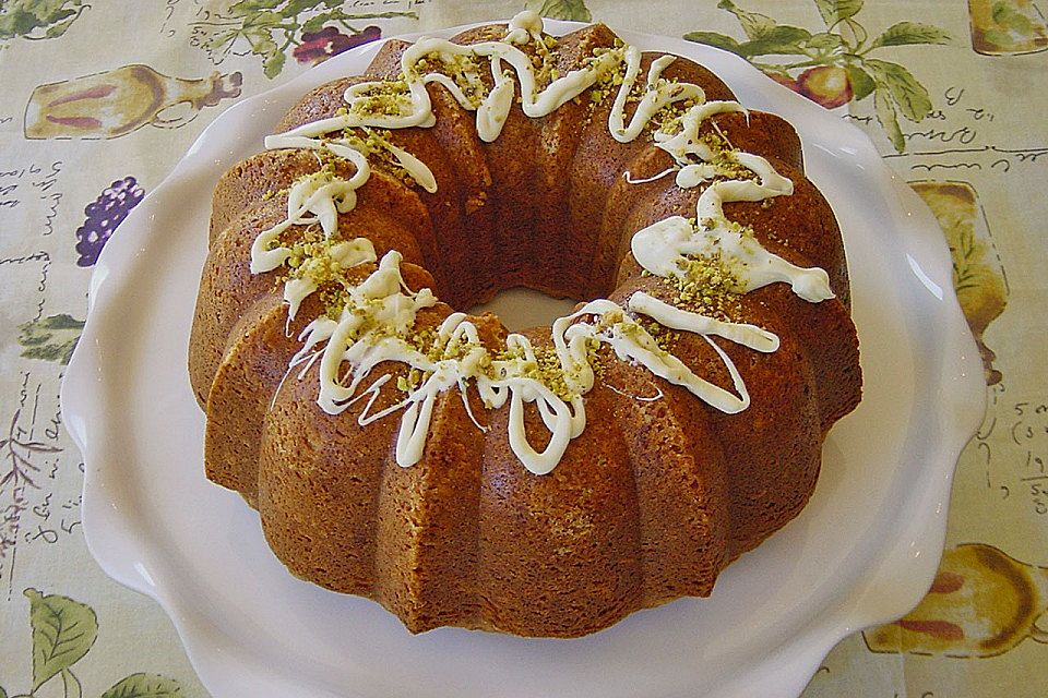 Mandeliger Baileys - Vanille - Gugelhupf mit Schokoraspeln