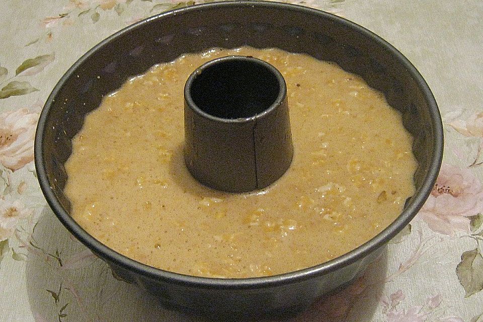 Mandeliger Baileys - Vanille - Gugelhupf mit Schokoraspeln