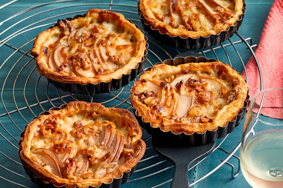 Tarte mit Birne auf Feigensenf und Vacherin