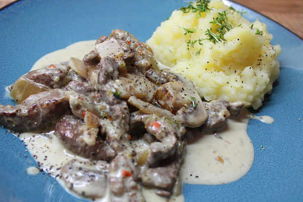 Geschnetzeltes von der Kalbsleber mit Zwiebeln und Champignons von ...