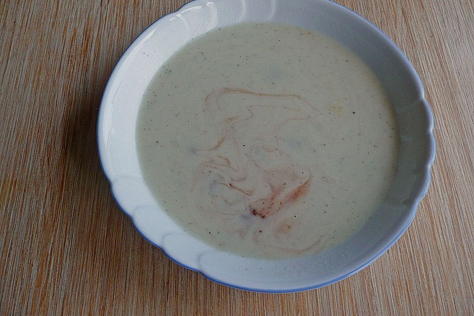 Spargelsuppe mit Curry und Erdbeer-Zwiebel-Kompott