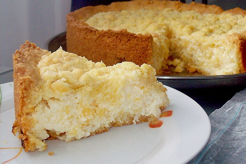 Käsekuchen mit Pudding , Grieß und Streuseln