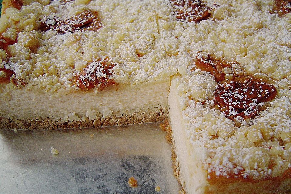 Käsekuchen mit Pudding , Grieß und Streuseln