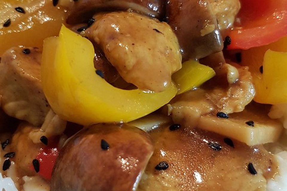 Huhn und Gemüse aus dem Wok