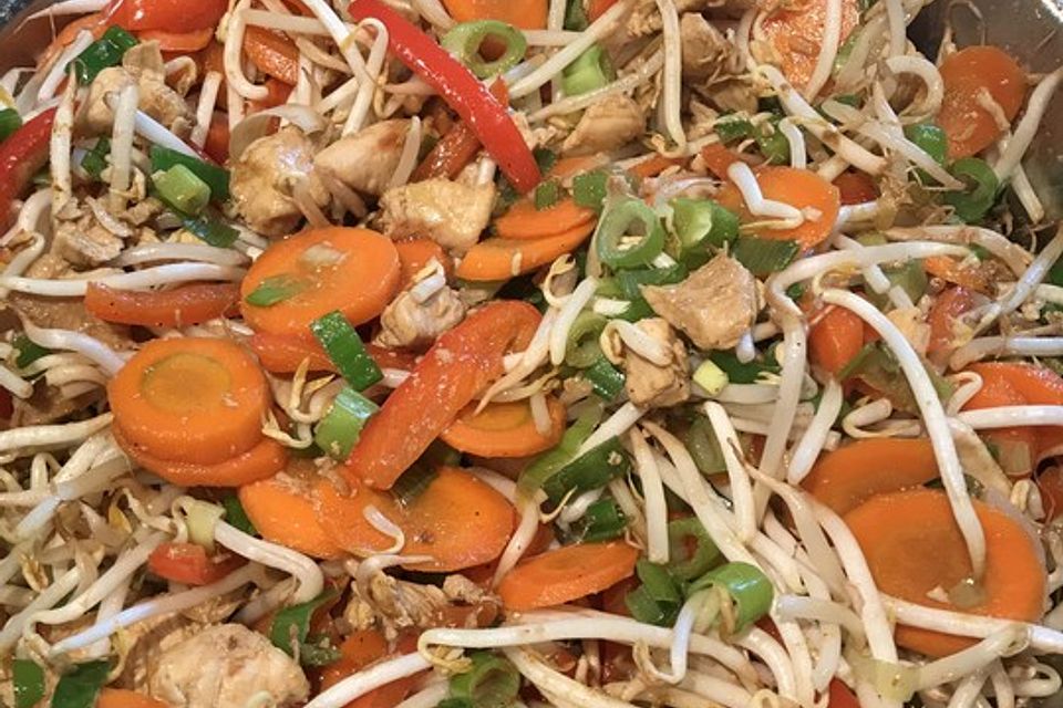 Huhn und Gemüse aus dem Wok