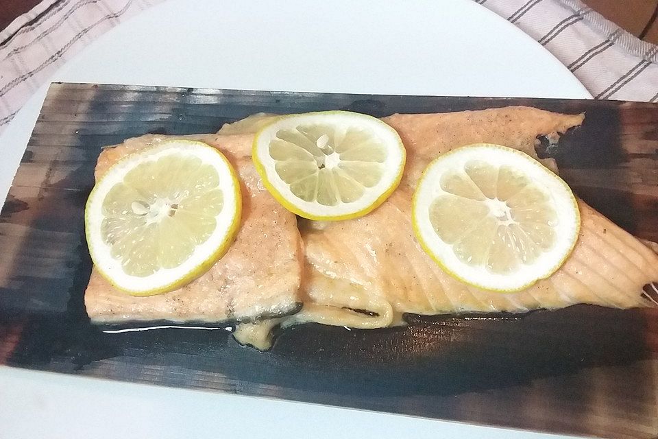 Plank-grilled Lachs