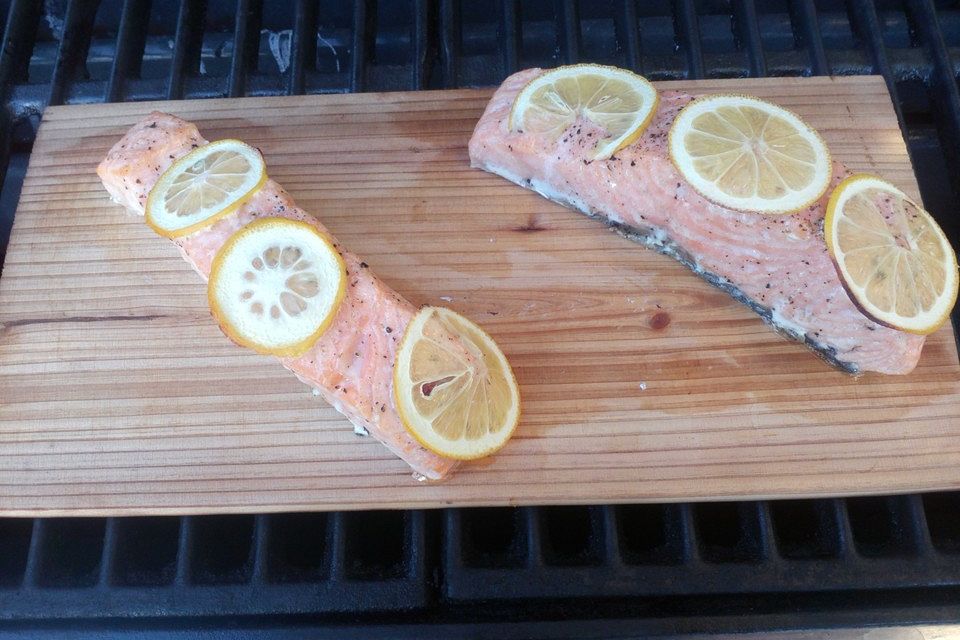 Plank-grilled Lachs