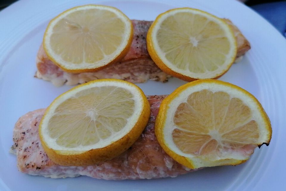 Plank-grilled Lachs