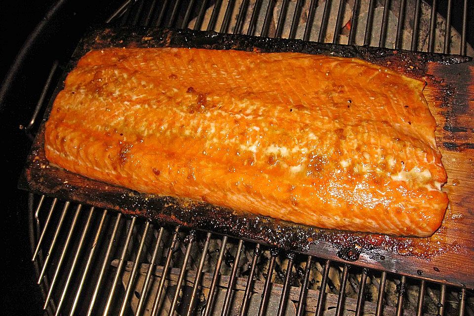 Plank-grilled Lachs