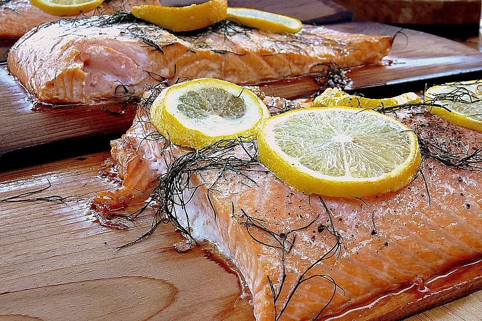 Plank-grilled Lachs