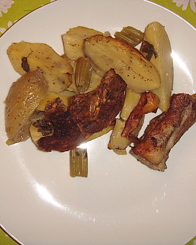 Lammbraten mit Kartoffeln und Zwiebeln