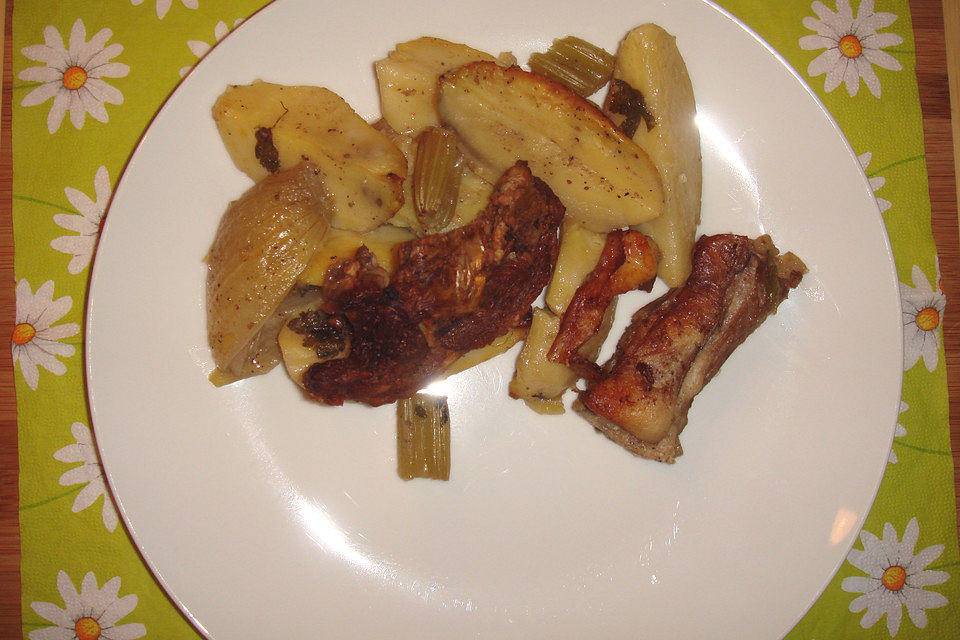 Lammbraten mit Kartoffeln und Zwiebeln