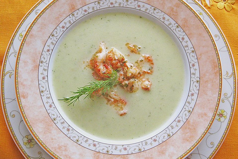 Gurkensuppe mit Krebsfleisch