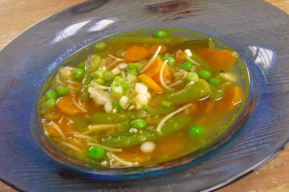 Einfache Gemüse - Nudel - Suppe