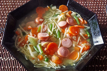 Einfache Gemüse - Nudel - Suppe