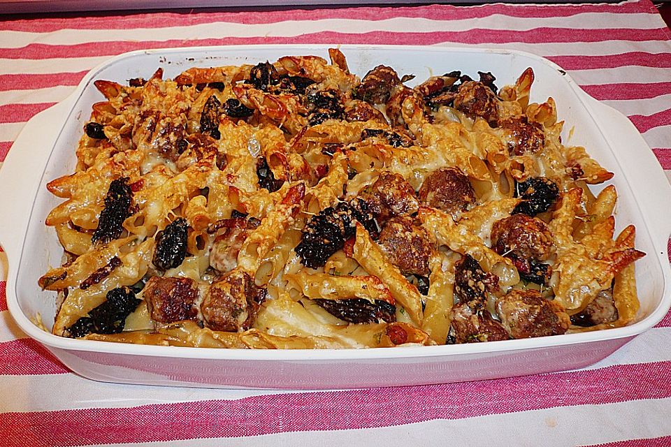 Penne mit Morcheln und Fleischklößchen