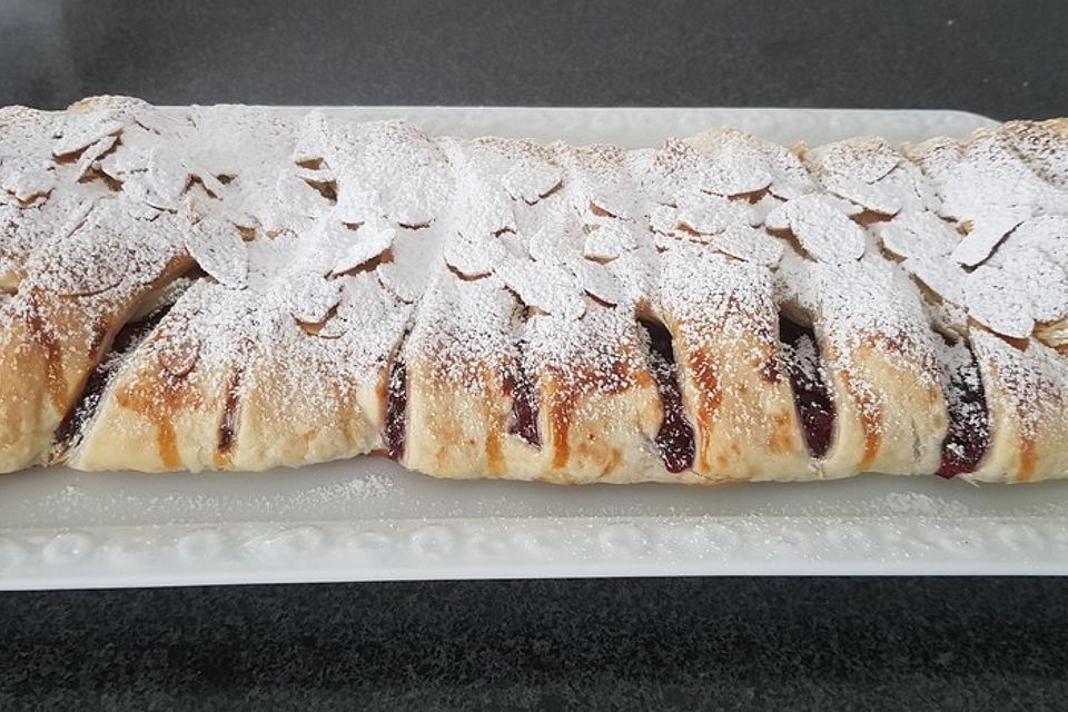 Kirschstrudel