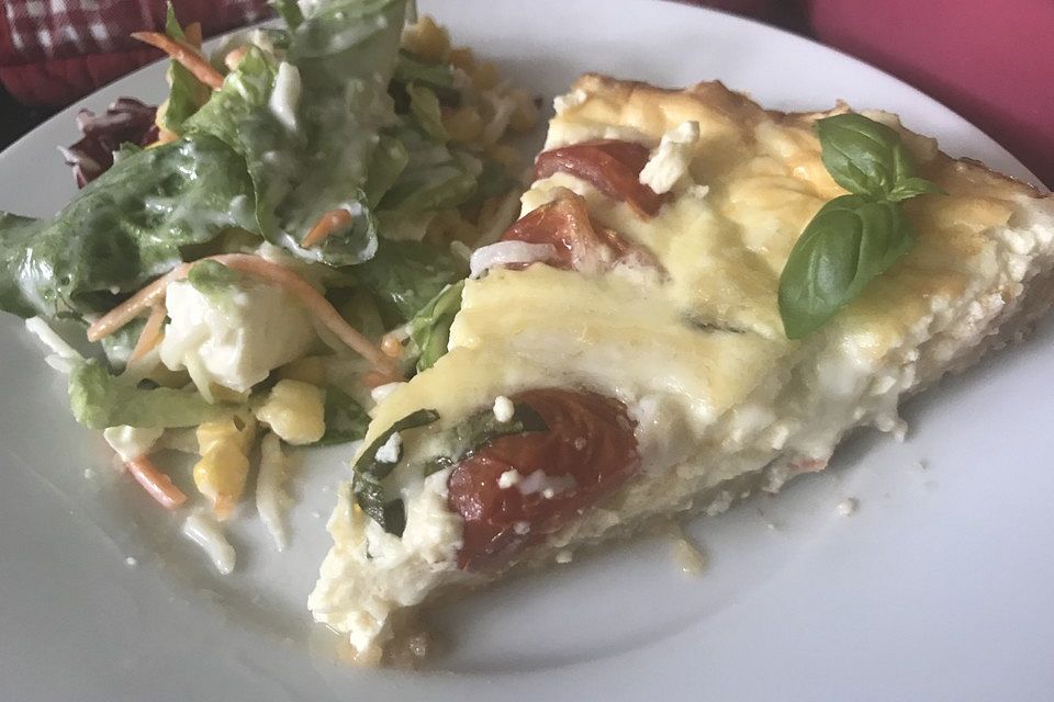 Schnelle Quiche mit Cherrytomaten und Ziegenkäse