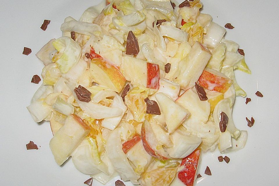 Iles leichter und gesunder Kilosalat mit Chicorée und Obst