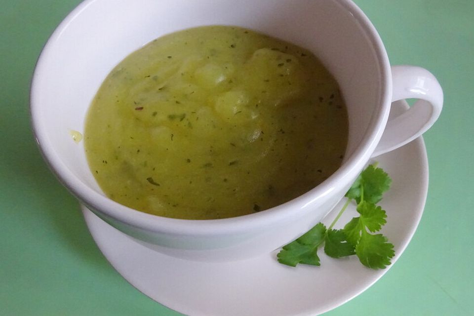 Zucchini - Kartoffel - Suppe mit Käse