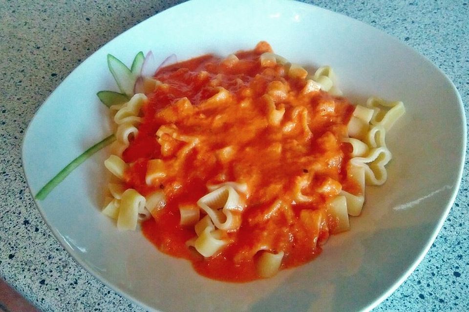 Creamy tomato pasta