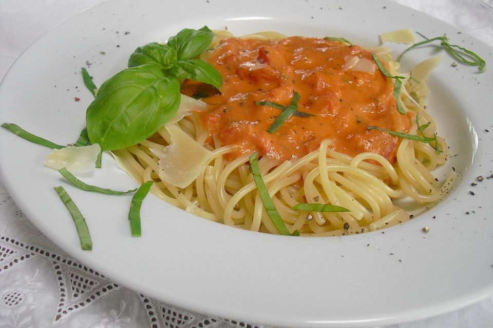 Creamy tomato pasta