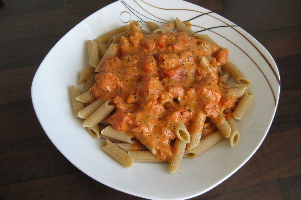 Creamy tomato pasta