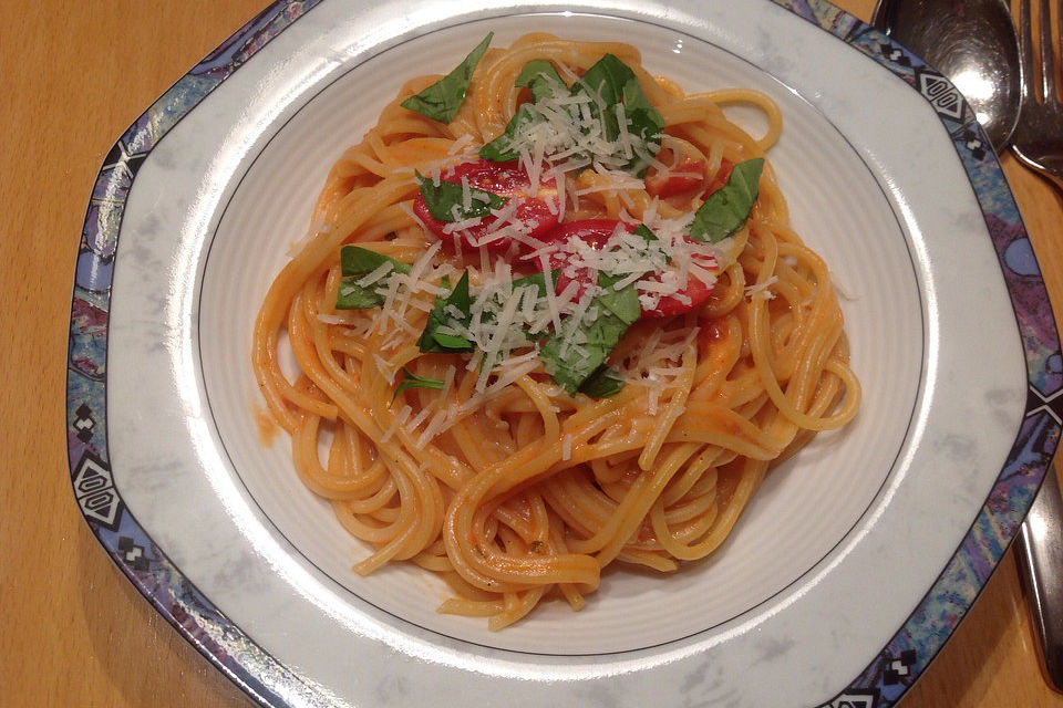 Creamy tomato pasta