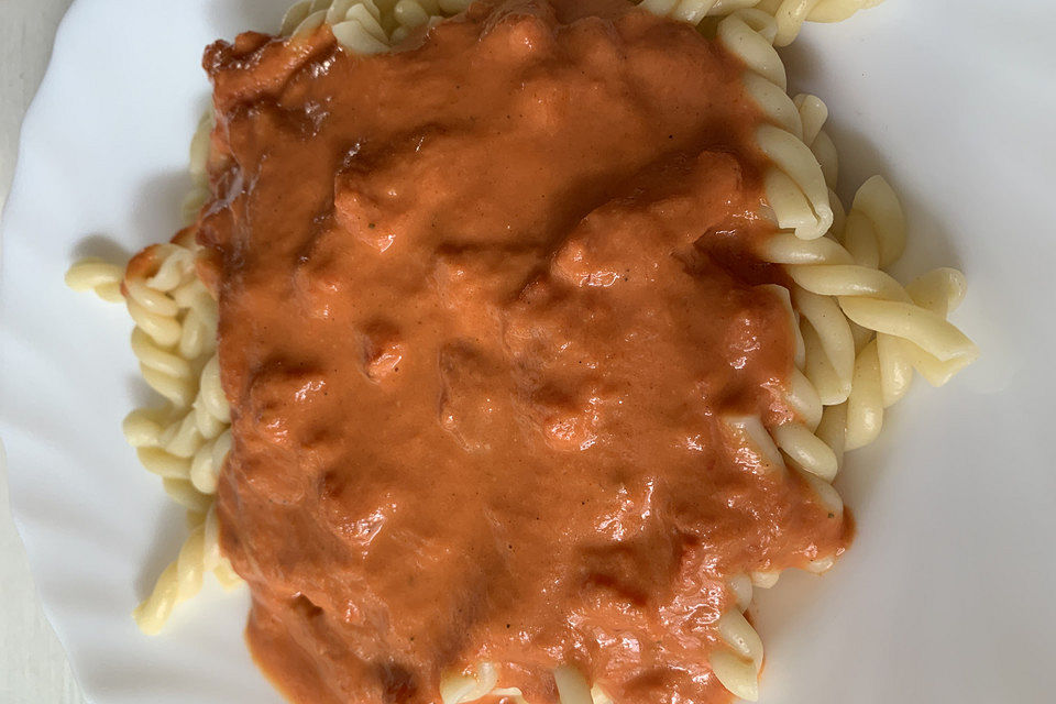 Creamy tomato pasta