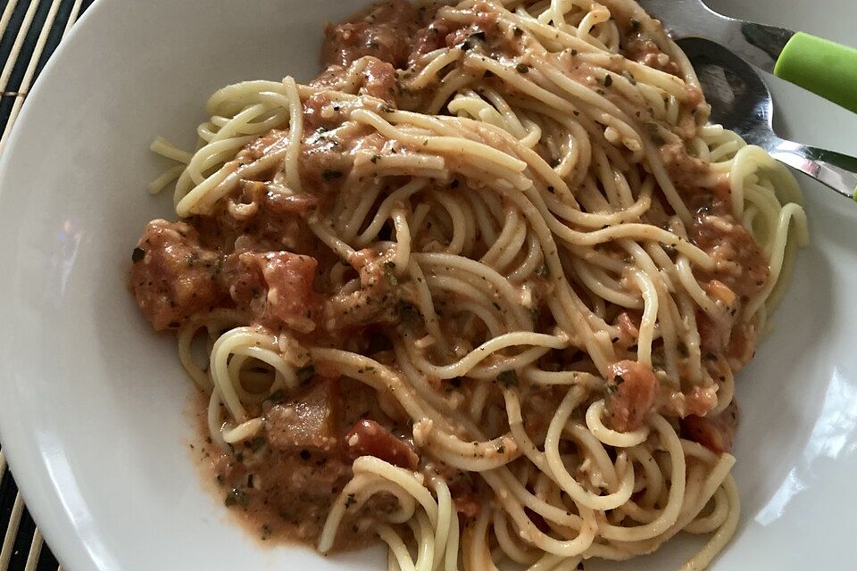 Creamy tomato pasta