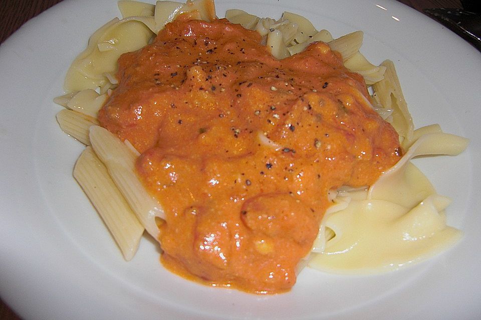 Creamy tomato pasta