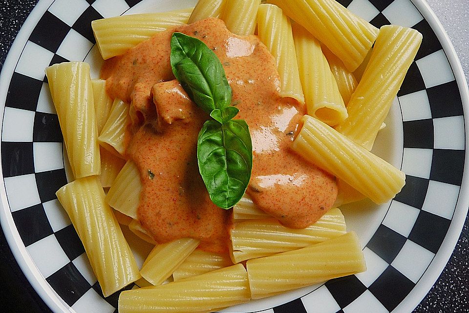 Creamy tomato pasta