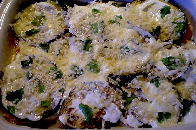 Auberginen - Lasagne mit Basilikum und Mandeln von piccolomaxi| Chefkoch
