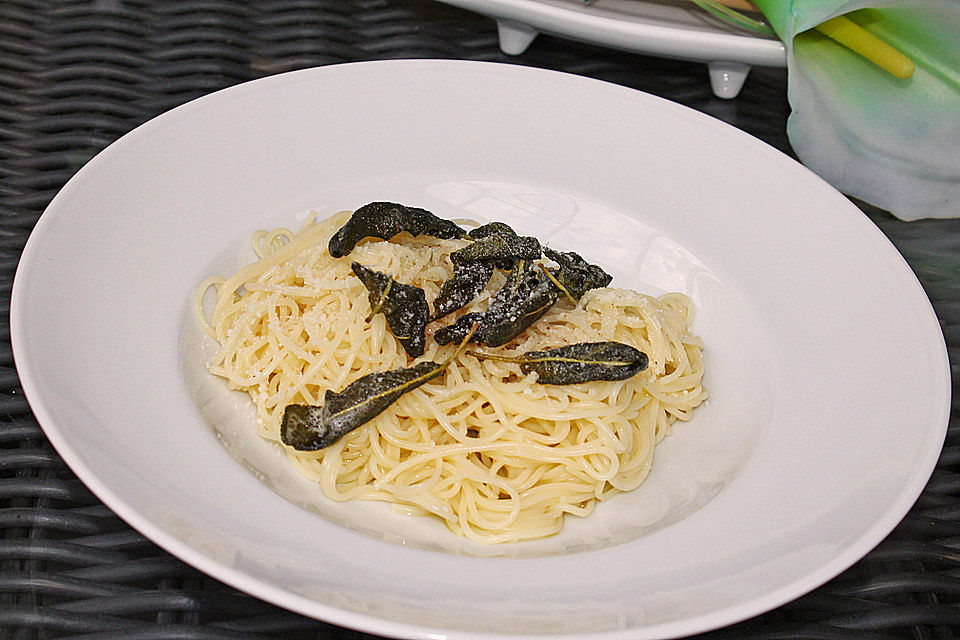 Spaghettini mit der allerbesten Salbeibutter