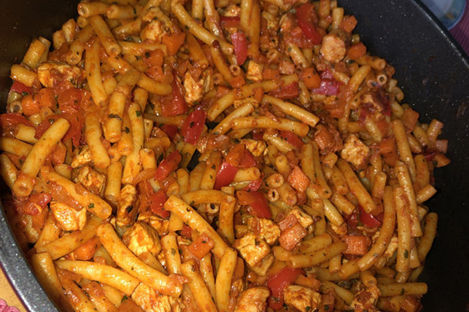 Paprika - Möhren - Penne mit Putenbrust