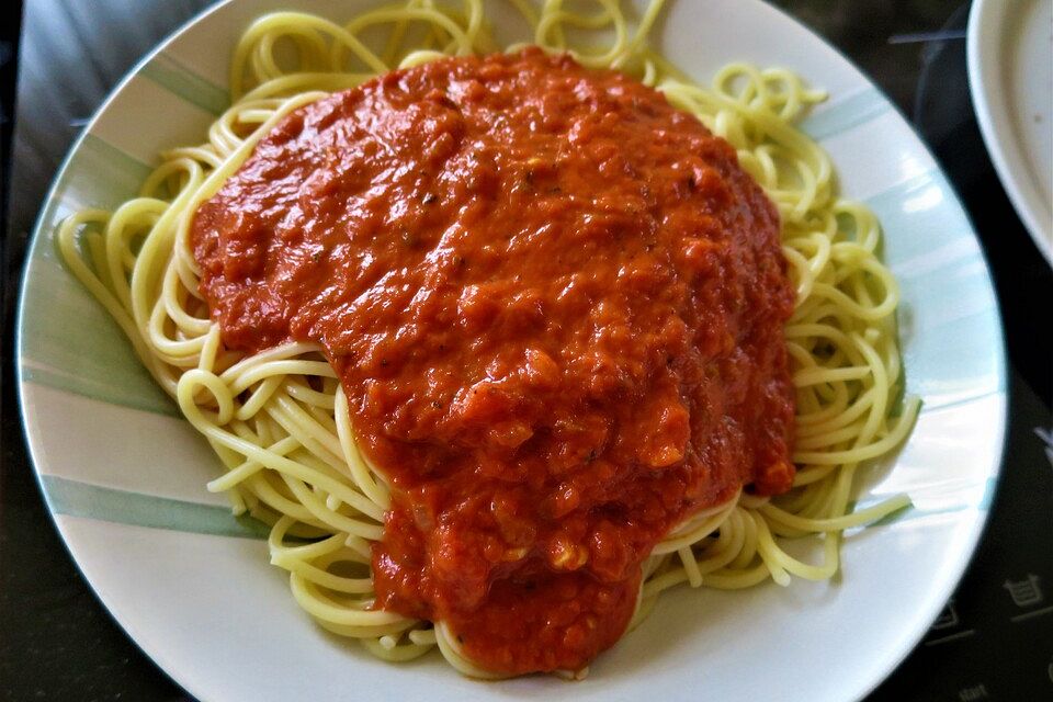 Spaghetti mit Tomaten - Sahne - Sauce