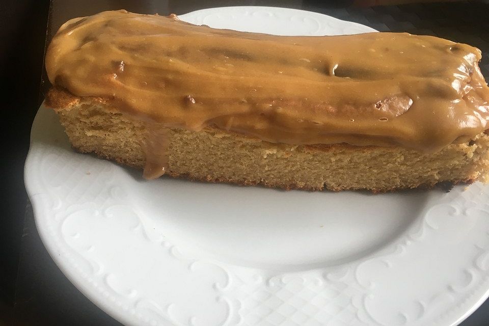 Erdnusskuchen mit Guss