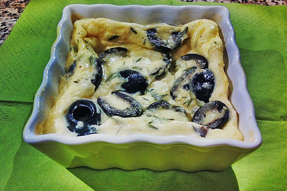 Clafoutis mit Oliven und Ziegenkäse