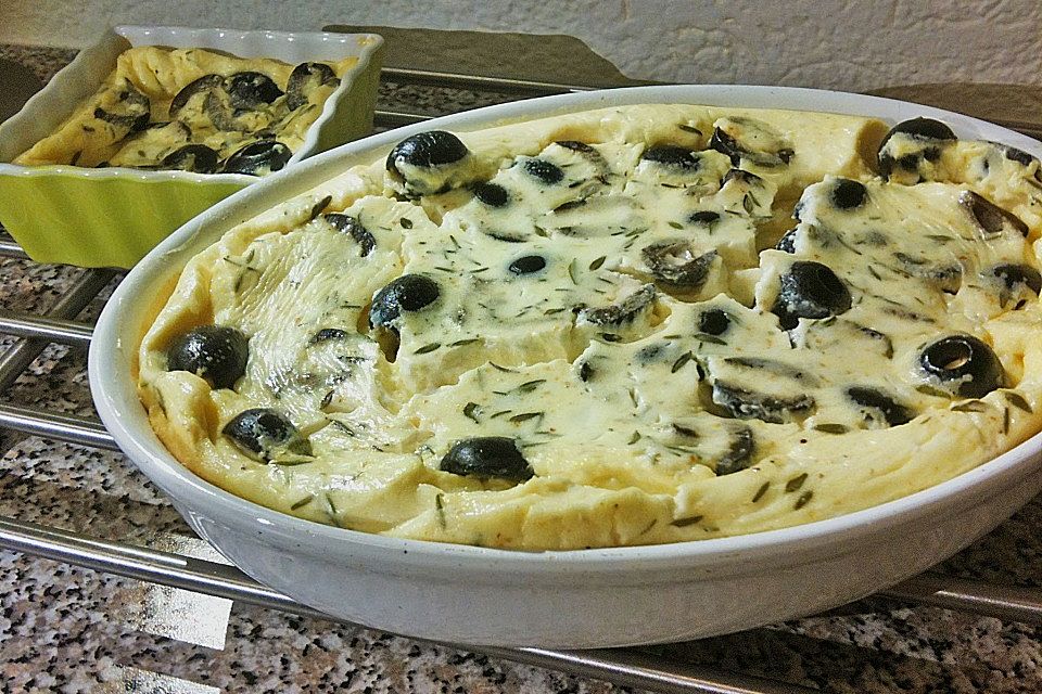 Clafoutis mit Oliven und Ziegenkäse