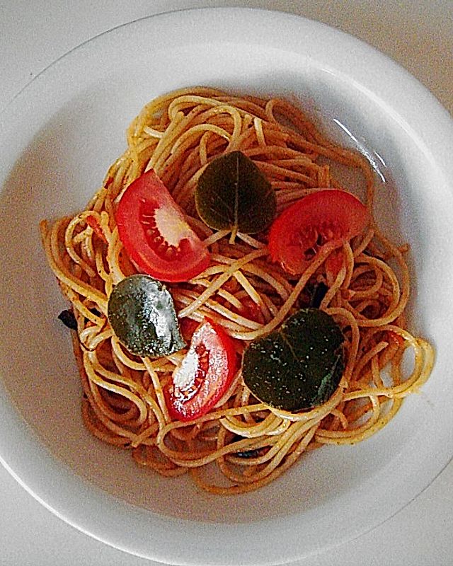 Spaghetti mit Kapernblättern