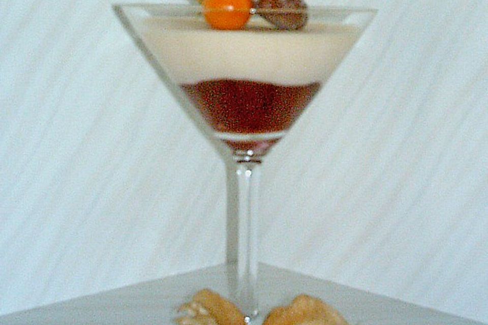 Marzipan - Mousse auf Zimt - Kirschen