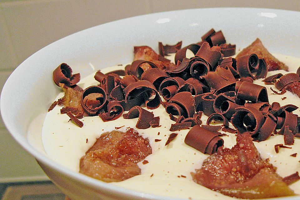 Marzipan - Mousse auf Zimt - Kirschen